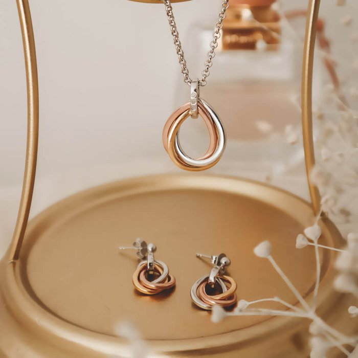 Stříbrný přívěsek Hot Diamonds Trio Teardrop RG DP780